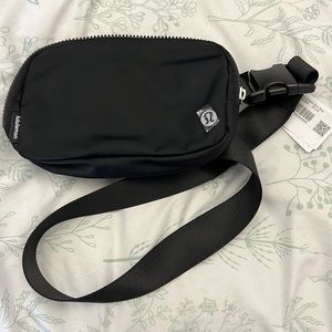 NEW Lululemon everywhere belt bag black